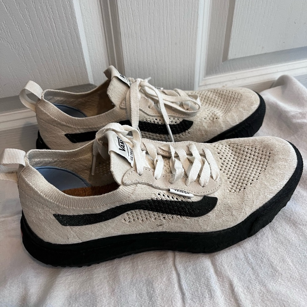 Rare Find VANS VR3 Flyknit Shoes. Size 7 Men’s, 8.5 Women’s.